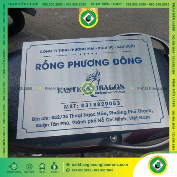 Ưu điểm vượt trội của biển tên Công ty In UV bạc xước